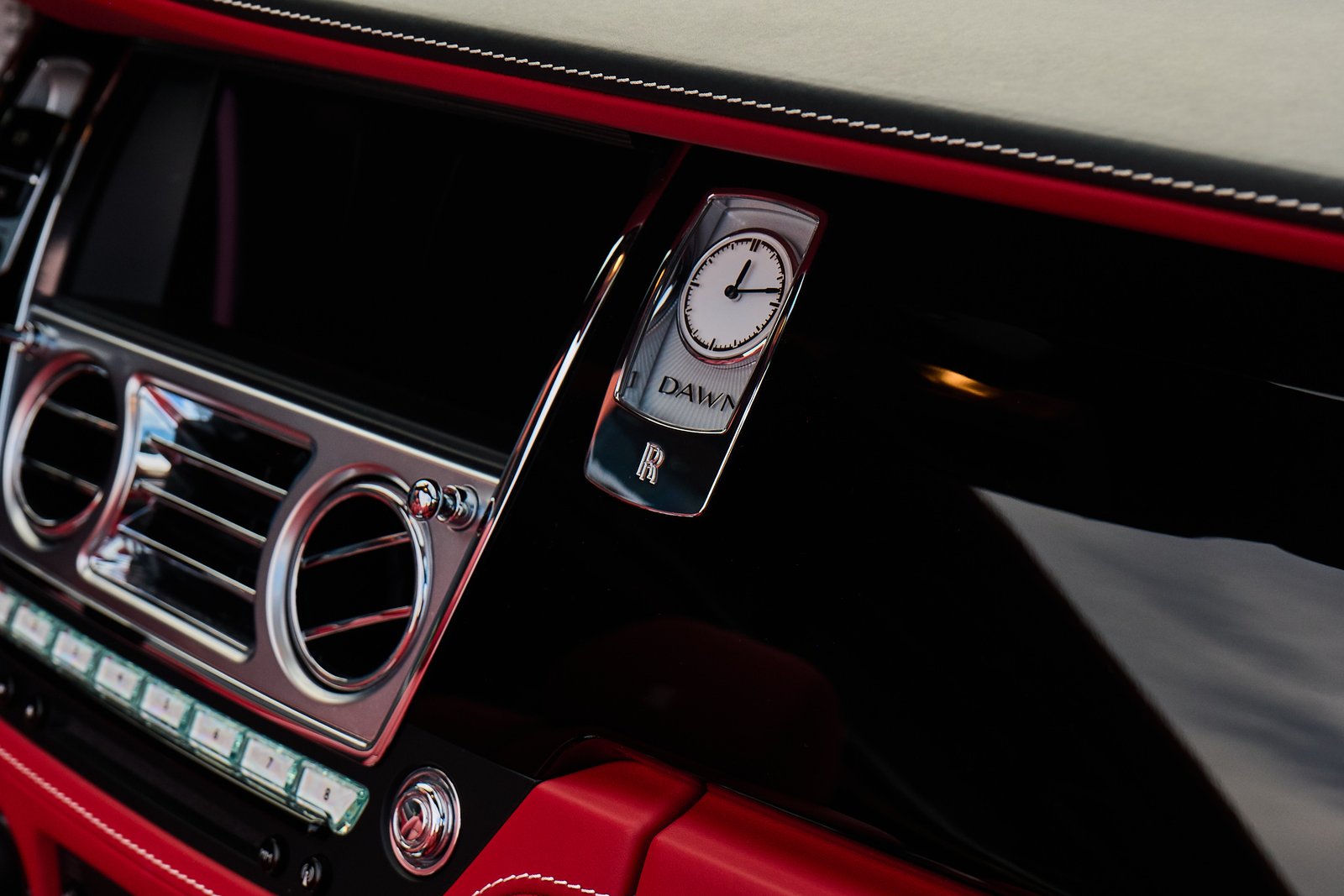 Rolls Royce Dawn — photo 12